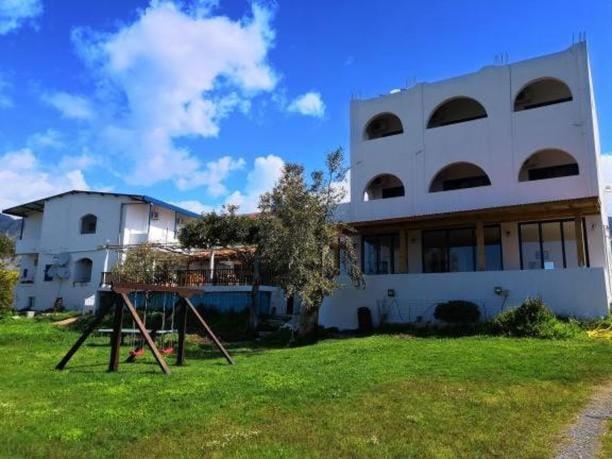 Babis & Popi Rooms And Studios Frangocastelo ภายนอก รูปภาพ