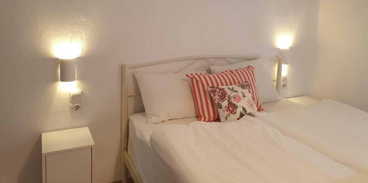 Babis & Popi Rooms And Studios Frangocastelo ภายนอก รูปภาพ