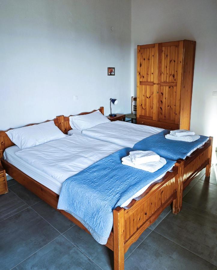 Babis & Popi Rooms And Studios Frangocastelo ภายนอก รูปภาพ