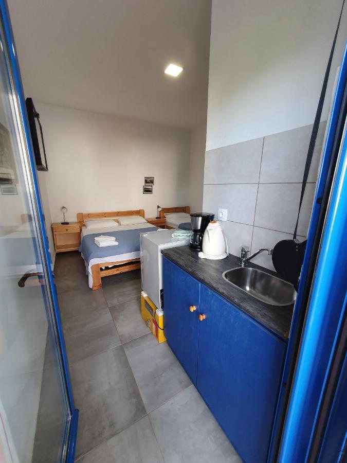 Babis & Popi Rooms And Studios Frangocastelo ภายนอก รูปภาพ