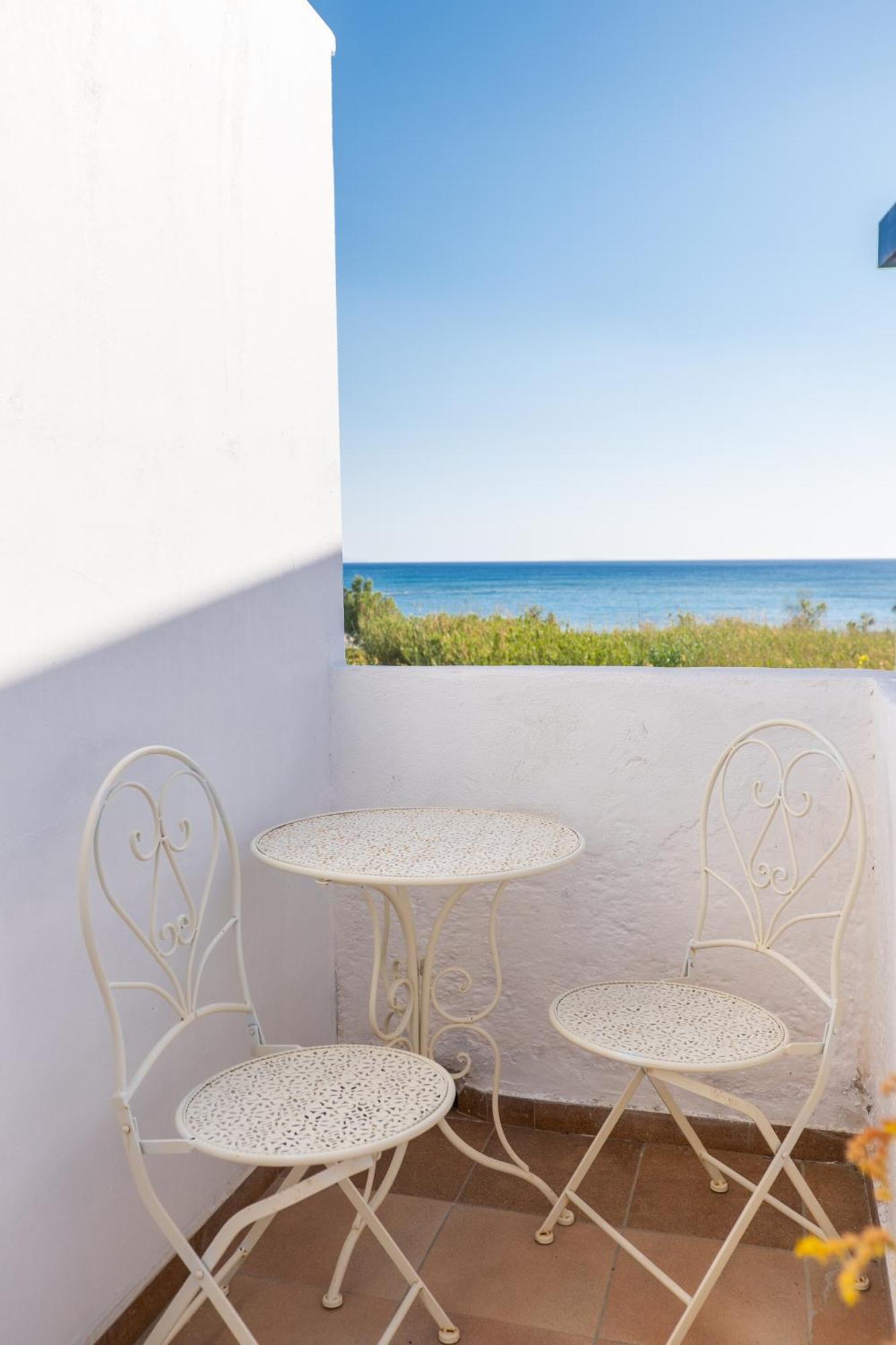 Babis & Popi Rooms And Studios Frangocastelo ภายนอก รูปภาพ