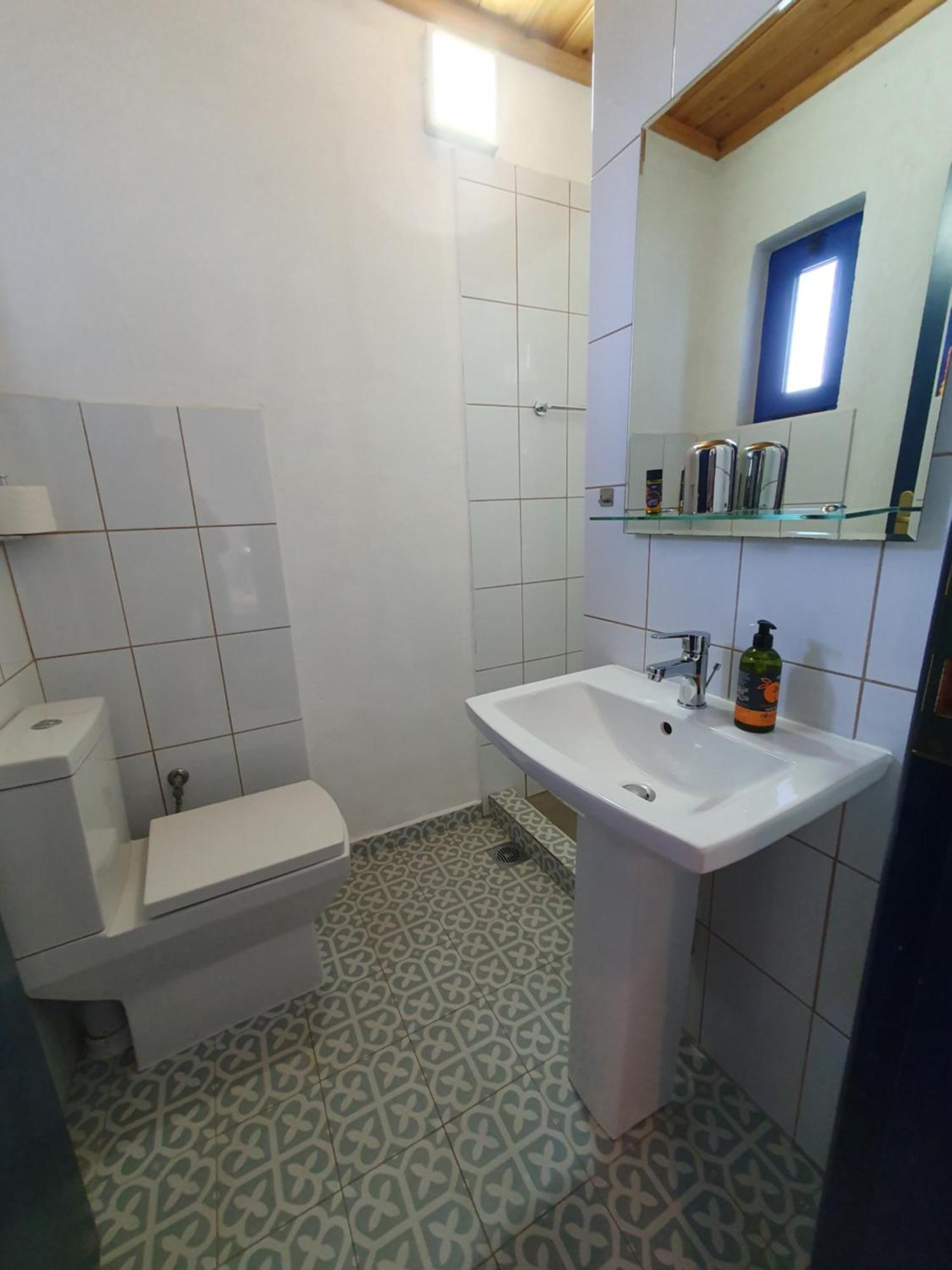 Babis & Popi Rooms And Studios Frangocastelo ภายนอก รูปภาพ